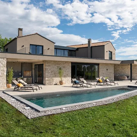 Natura Silente Near Rovinj For 8 People With 40 M2 Heated Pool, Sauna & Jacuzzi Kurili
