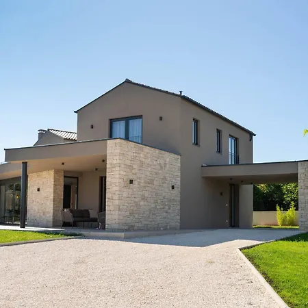 Natura Silente Near Rovinj For 8 People With 40 M2 Heated Pool, Sauna & Jacuzzi
