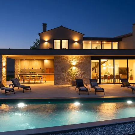Natura Silente Near Rovinj For 8 People With 40 M2 Heated Pool, Sauna & Jacuzzi *