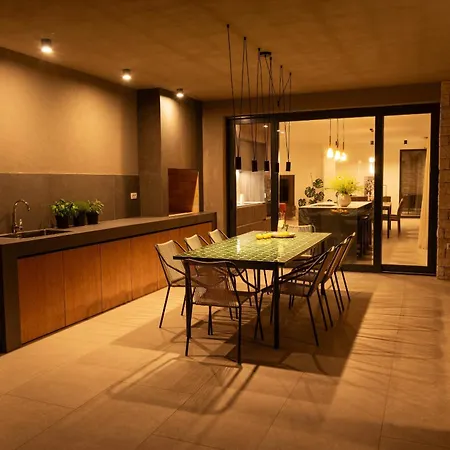 Natura Silente Near Rovinj For 8 People With 40 M2 Heated Pool, Sauna & Jacuzzi *