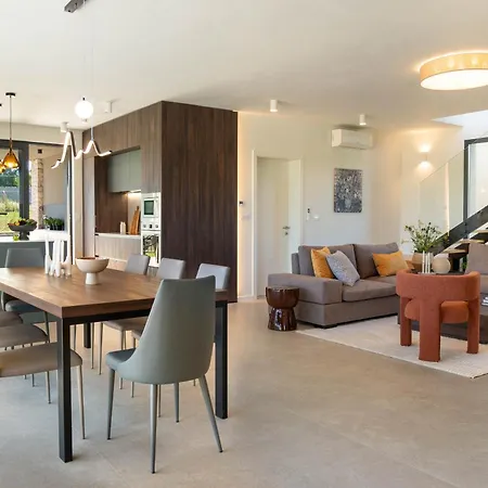 Natura Silente Near Rovinj For 8 People With 40 M2 Heated Pool, Sauna & Jacuzzi Villa Kurili