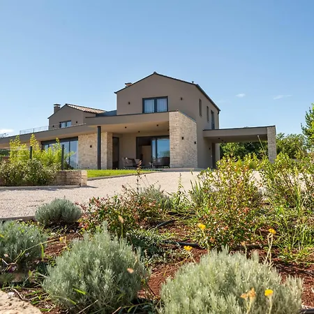 Villa Natura Silente Near Rovinj For 8 People With 40 M2 Heated Pool, Sauna & Jacuzzi *