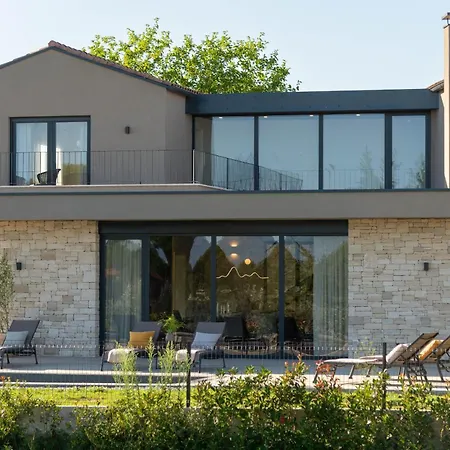 Villa Natura Silente Near Rovinj For 8 People With 40 M2 Heated Pool, Sauna & Jacuzzi