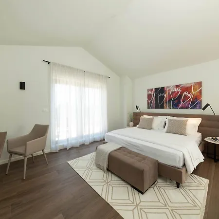 Villa Natura Silente Near Rovinj For 8 People With 40 M2 Heated Pool, Sauna & Jacuzzi *