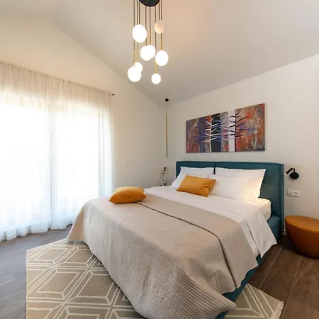 Natura Silente Near Rovinj For 8 People With 40 M2 Heated Pool, Sauna & Jacuzzi Villa