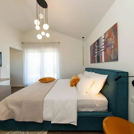 Natura Silente Near Rovinj For 8 People With 40 M2 Heated Pool, Sauna & Jacuzzi *