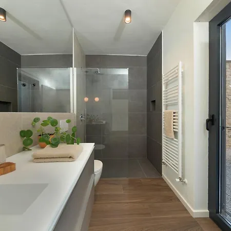 Villa Natura Silente Near Rovinj For 8 People With 40 M2 Heated Pool, Sauna & Jacuzzi