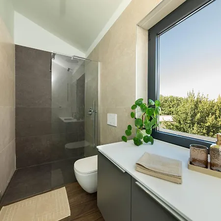 Natura Silente Near Rovinj For 8 People With 40 M2 Heated Pool, Sauna & Jacuzzi *