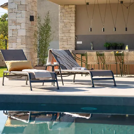 Natura Silente Near Rovinj For 8 People With 40 M2 Heated Pool, Sauna & Jacuzzi *