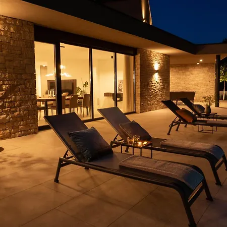 Natura Silente Near Rovinj For 8 People With 40 M2 Heated Pool, Sauna & Jacuzzi Villa Kurili
